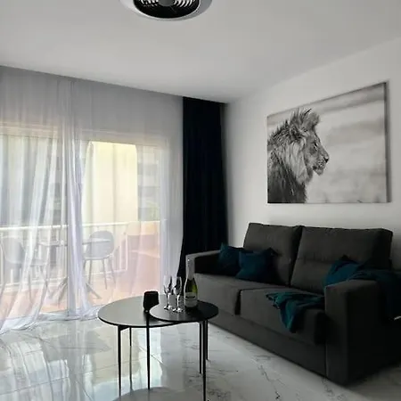 Natalia With Pool & Private Patio Διαμέρισμα *